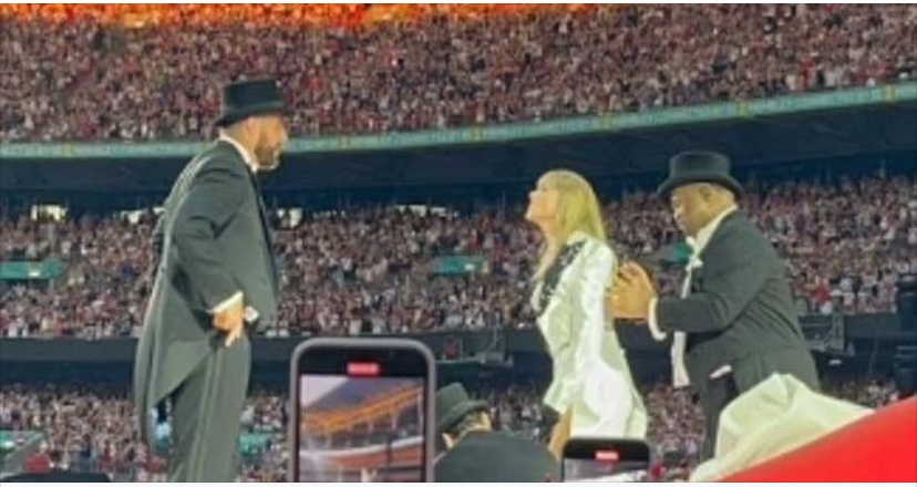 “Will You be Mine Forever”— The Moment is finally here as Travis Kelce finally propose to Taylor Swift after appearing on stage for a surprise appearance ❤️