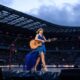 Watch: Taylor Swift stops her performance to help distressed fan, While performing her song… So emotional