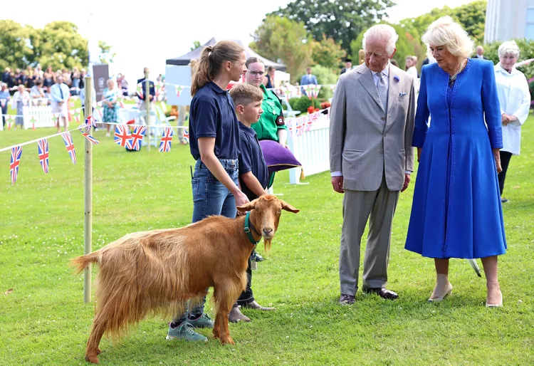 BREAKING NEWS:Crowd Marveled As King Charles Broke Royal Protocol in a Big Way, Full Story Below.