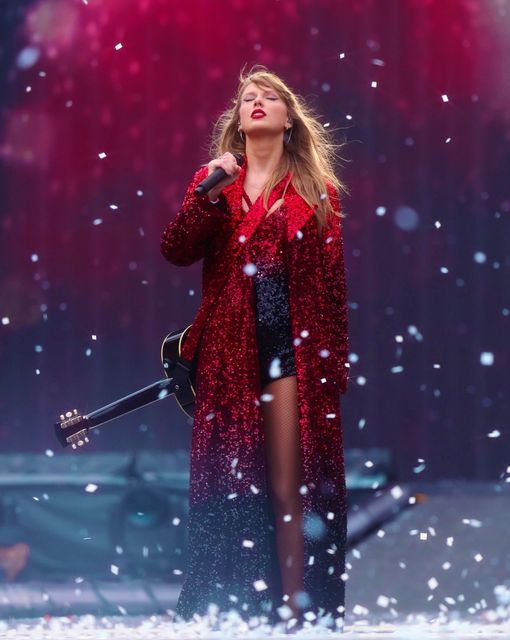 Taylor Swift fought back tears after being overwhelmed by fans' cheers at her last Liverpool show